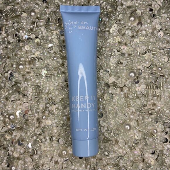 GLOW on 5th Beauty - Keep It Handy - Picture 1 of 3